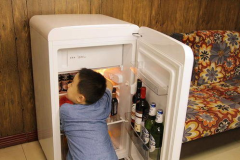 小姐姐砸冰箱视频大全,小姐姐挑战极限，视频大全揭秘惊险瞬间