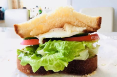日本小姐姐做的三明治,日本小姐姐的创意美食分享